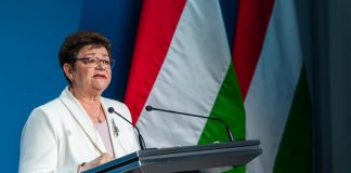 Müller Cecília: a vírus variánsai miatt indokolt a harmadik oltás