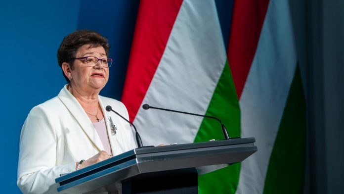 muller_cecilia_16x9-6495-vsz733