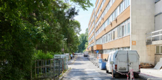 A Kórház belső udvarán újabb területek kerültek lezárásra az építési munkálatok idejére