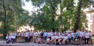 Megújultak, megszépültek a kerti padjaink és virágok díszítik Kórházunk udvarát